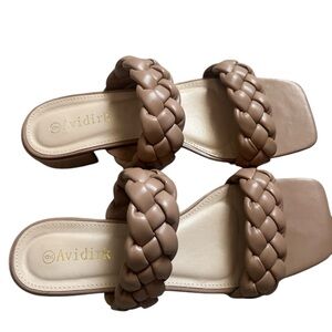 Avidirk Women’s braided sandals size 9 color brown or beige
